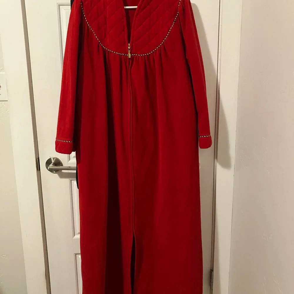 Vintage Vanity Fair Red Quilted Robe / House Coat - Picture 2 of 5